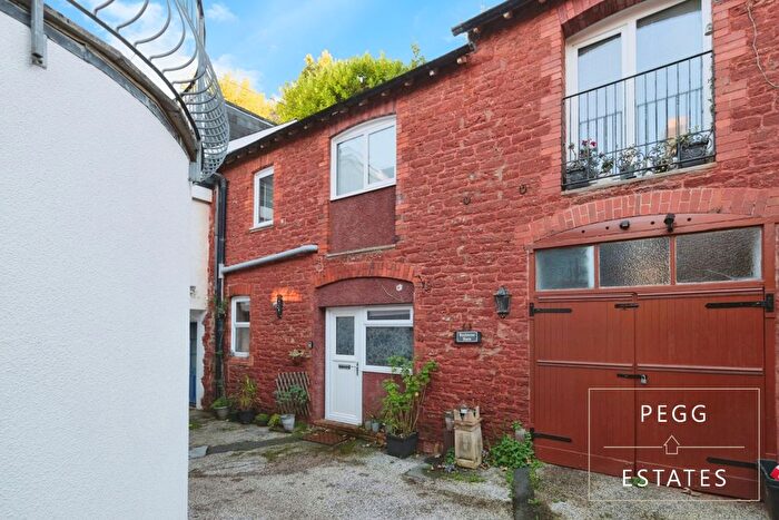 2 Bedroom Cottage For Sale In Redstone Barn, Torquay, TQ2