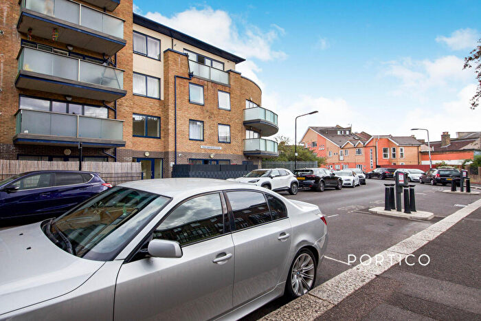 3 Bedroom Apartment To Rent In Trinity Close, Leytonstone, E11