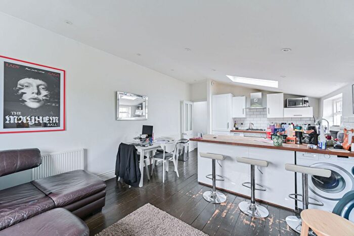 2 Bedroom Flat To Rent In Louisville Road, Heaver Estate, London, SW17