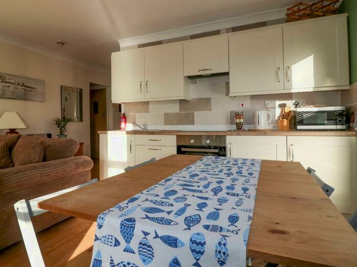 2 Bedroom Flat To Rent In Looe, PL13