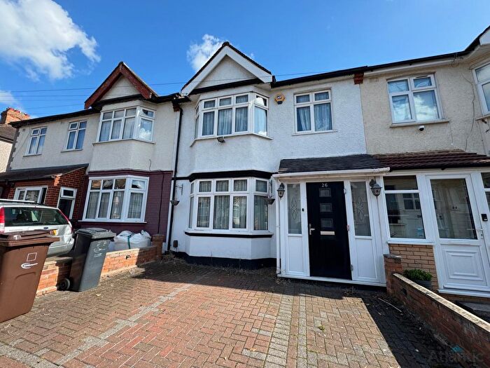3 Bedroom End Of Terrace House To Rent In Kings Avenue, Chadwell Heath, RM6