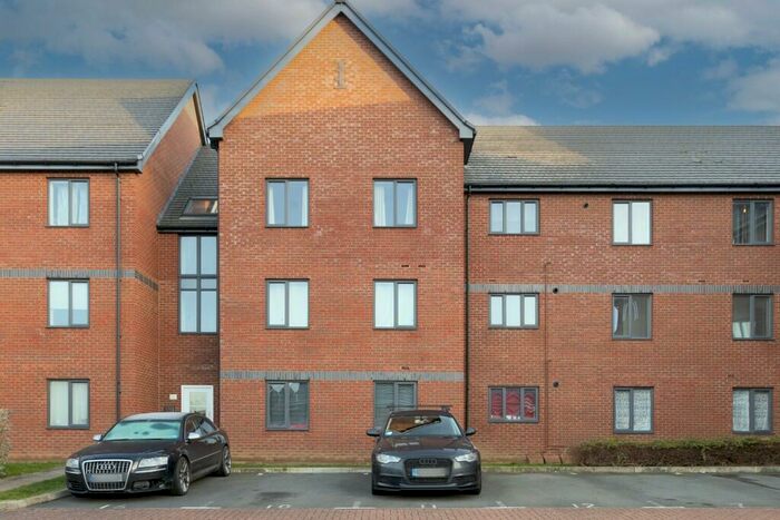 2 Bedroom Apartment For Sale In Kirkistown Close, Rugby, Warwickshire, CV21