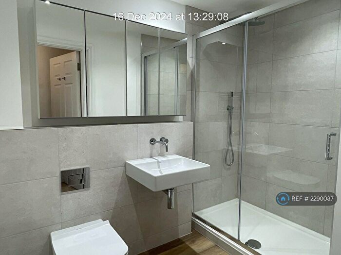 2 Bedroom Flat To Rent In Fountain Mill, Bristol, BS5