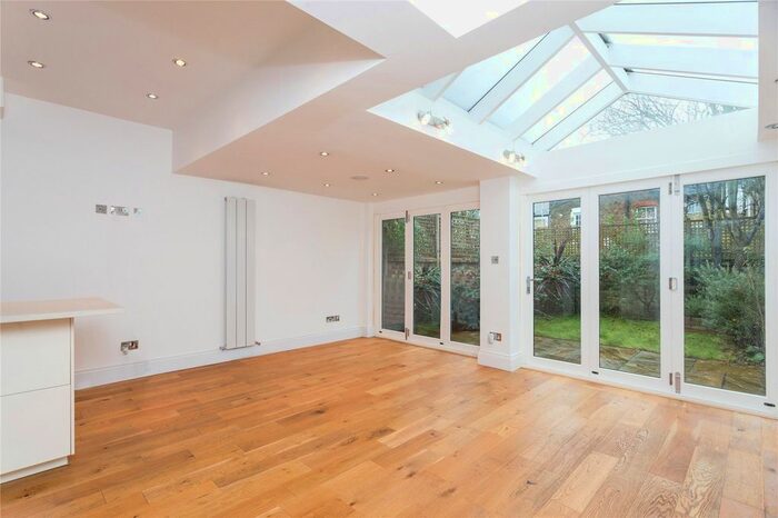 2 Bedroom Flat To Rent In Solent Road, West Hampstead, NW6