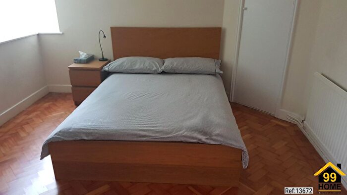 2 Bedroom Flat For Sale In Mansfield Court, Nottingham, NG5