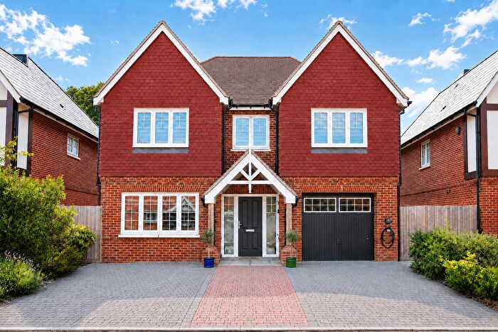 5 Bedroom Detached House For Sale In Cuffley Hill, Goffs Oak, EN7
