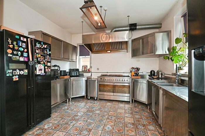 5 Bedroom Semi-Detached House For Sale In New Road, Rochester, ME1