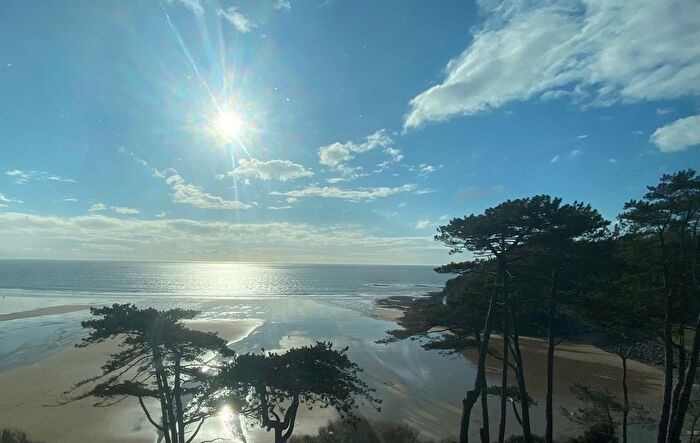 3 Bedroom Flat To Rent In Caswell Bay Court, Caswell Road, Caswell, Swansea, SA3