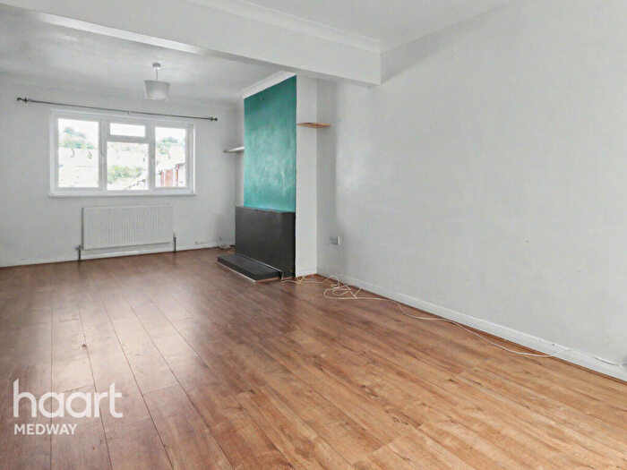 3 Bedroom Terraced House To Rent In Alexandra Road, Chatham, ME4