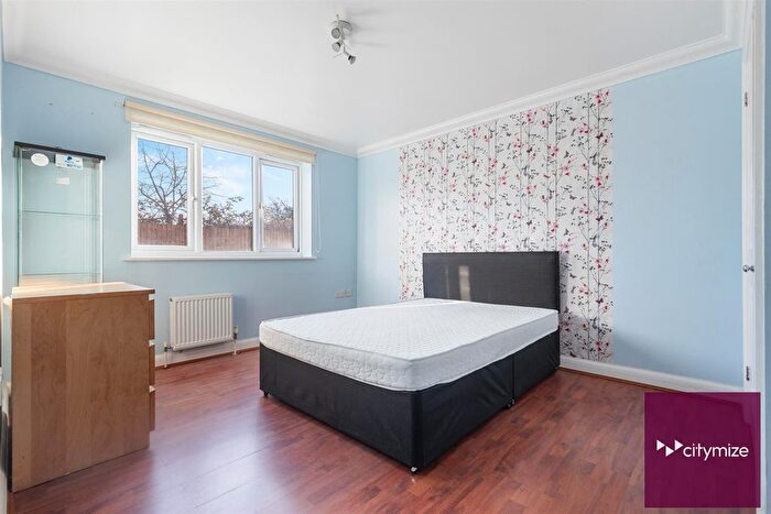 2 Bedroom Flat For Sale In Madison Court, Dagenham, RM10