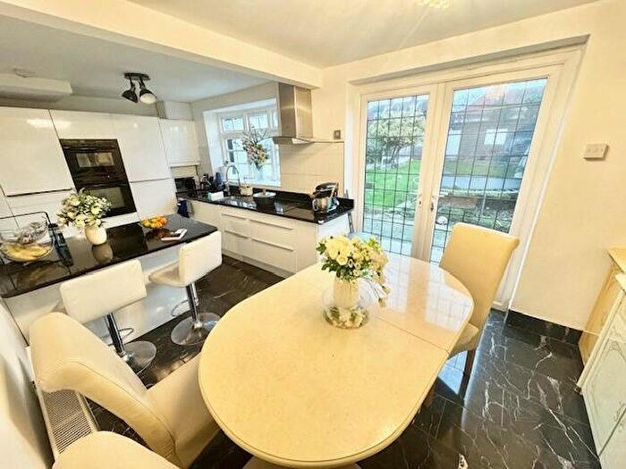 4 Bedroom House To Rent In Robin Close, Collier Row, RM5