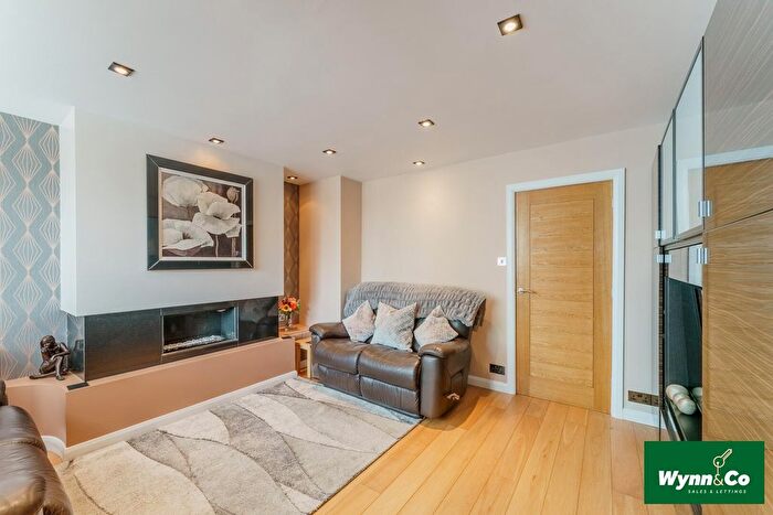 2 Bedroom End Of Terrace House For Sale In Poplar Terrace, Horbury, Wakefield, WF4