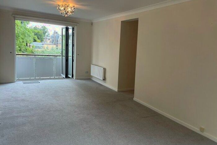 3 Bedroom Flat To Rent In Severnleigh Gardens, Bristol, BS9
