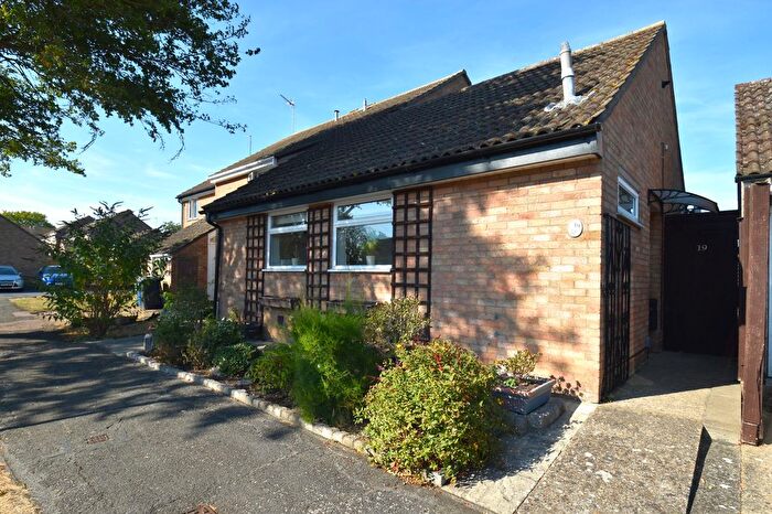 1 Bedroom Semi-detached Bungalow For Sale In Edinburgh Drive, St. Ives, PE27