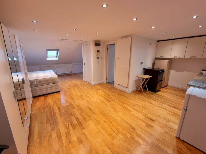 Studio To Rent In Hurstwood Road, London, NW11