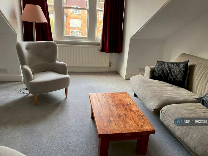 2 Bedroom Flat To Rent In Hampstead Hill Gardens, London, NW3