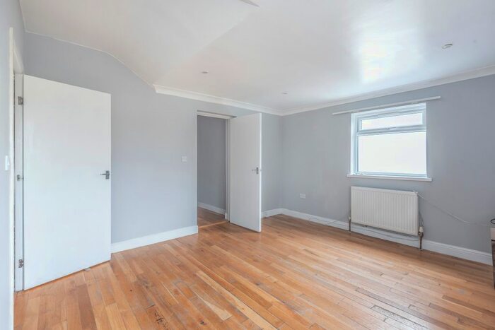 2 Bedroom Flat To Rent In Leigham Court Road, Streatham, London, SW16
