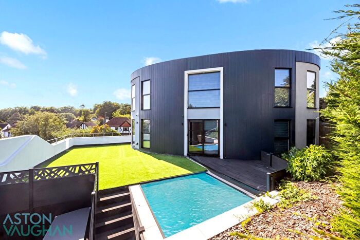 4 Bedroom Detached House To Rent In Woodland Drive, Hove, BN3