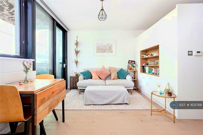 Studio To Rent In Hill House, London, N19