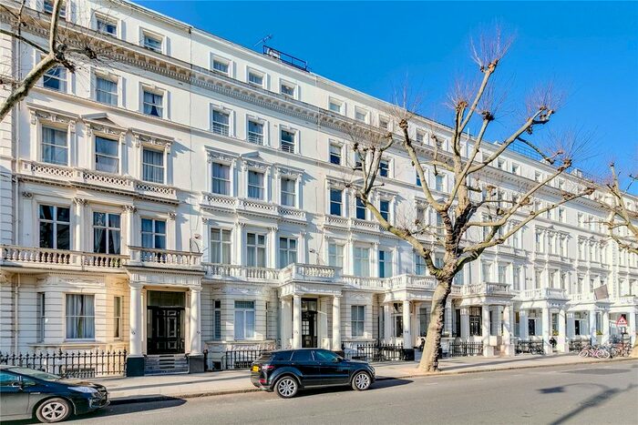 3 Bedroom Flat To Rent In Queens Gate, South Kensington, London, SW7