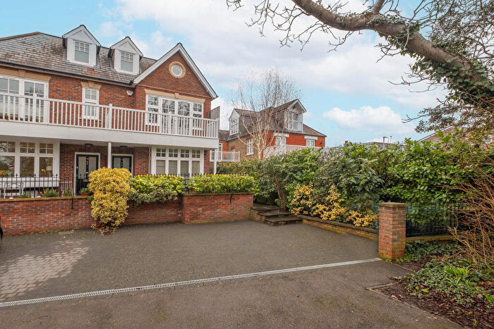 4 Bedroom House For Sale In Lower Ham Road, Kingston Upon Thames, KT2
