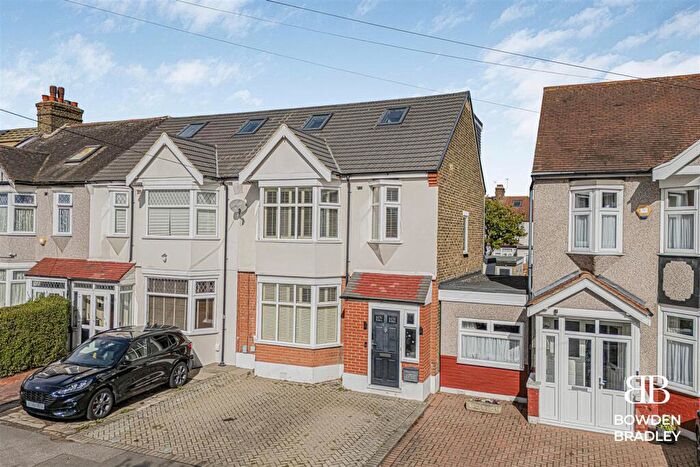 4 Bedroom End Of Terrace House For Sale In Waverley Gardens, Barkingside, IG6