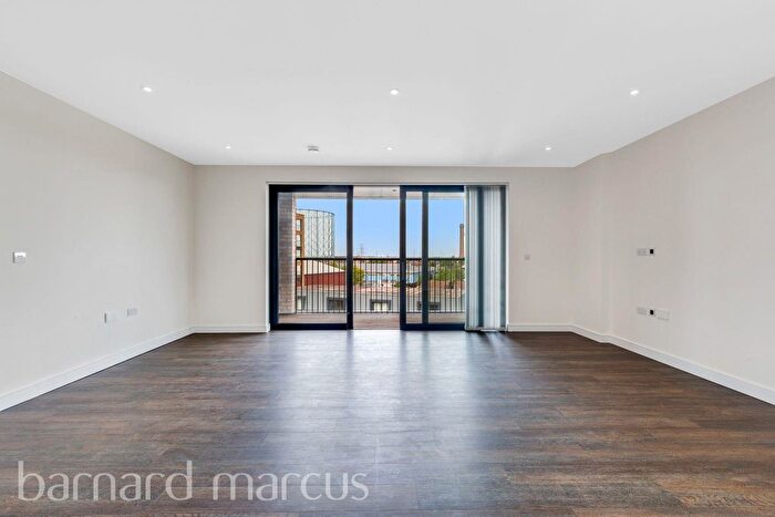 3 Bedroom Flat To Rent In Grafton Quarter, Croydon, CR0