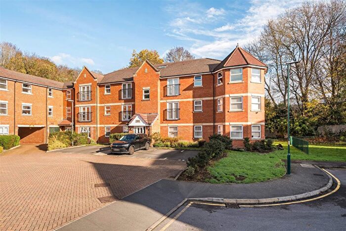 2 Bedroom Flat For Sale In Walton Road, Bushey, WD23