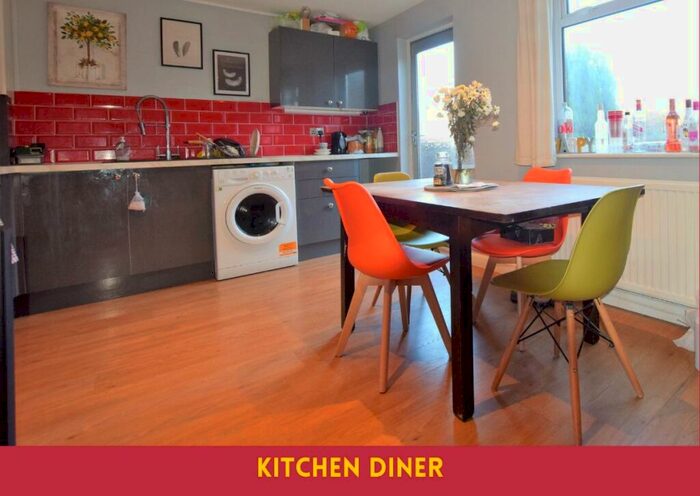 5 Bedroom Semi-Detached House To Rent In Bed Student House - Forrester Close, CT1