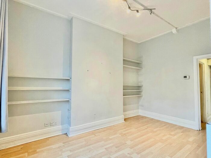 1 Bedroom Flat To Rent In The Mews, Norbury Crescent, London, SW16