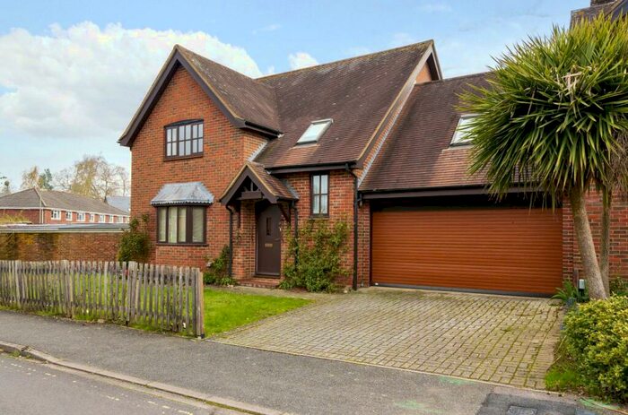 4 Bedroom Link Detached House To Rent In Riverside Gardens, Romsey, Hampshire, SO51