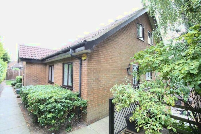 Studio To Rent In Mylne Close, High Wycombe, HP13