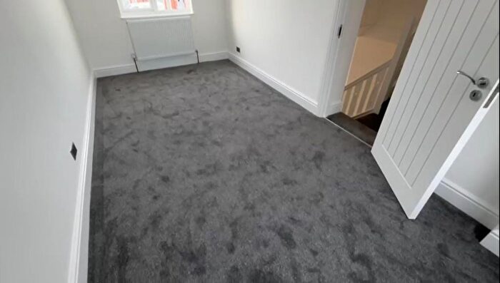 5 Bedroom Semi-Detached House To Rent In Goodmayes Lane, Ilford, IG3