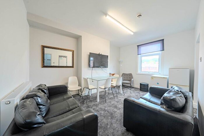 5 Bedroom Terraced House To Rent In Upstairs Flat, Kirkstall Lane, Kirkstall, Leeds, LS6