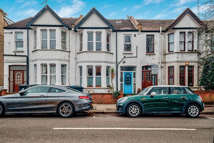 2 Bedroom Maisonette For Sale In Summerlands Avenue, Acton, W3