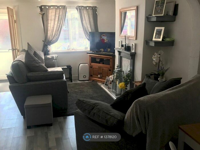 2 Bedroom Semi-Detached House To Rent In Dores Road, Swindon, SN2