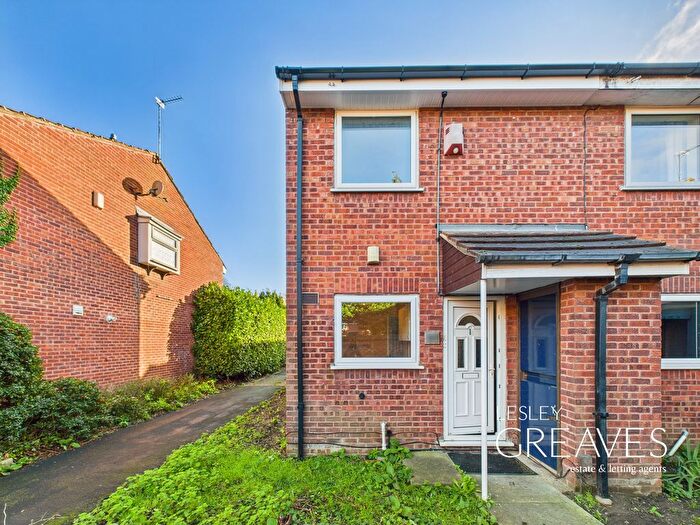 2 Bedroom Town House For Sale In Glaramara Close, Nottingham, NG2