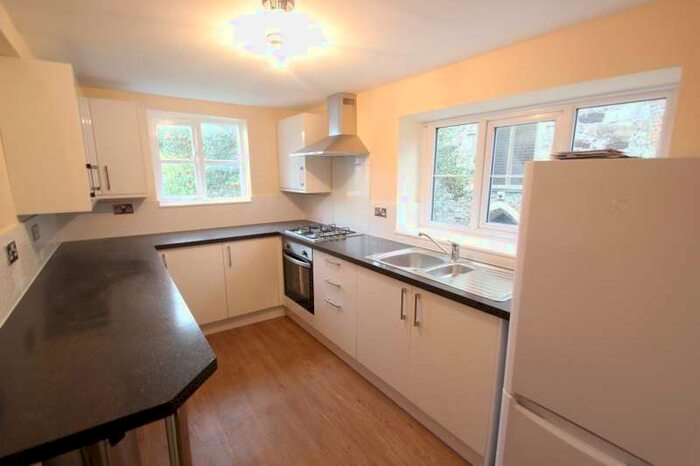 3 Bedroom Flat To Rent In Chertsey, KT16
