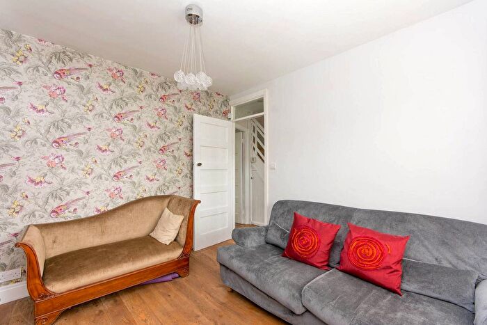 3 Bedroom Property To Rent In Lincoln Avenue, Whitton, Twickenham, TW2