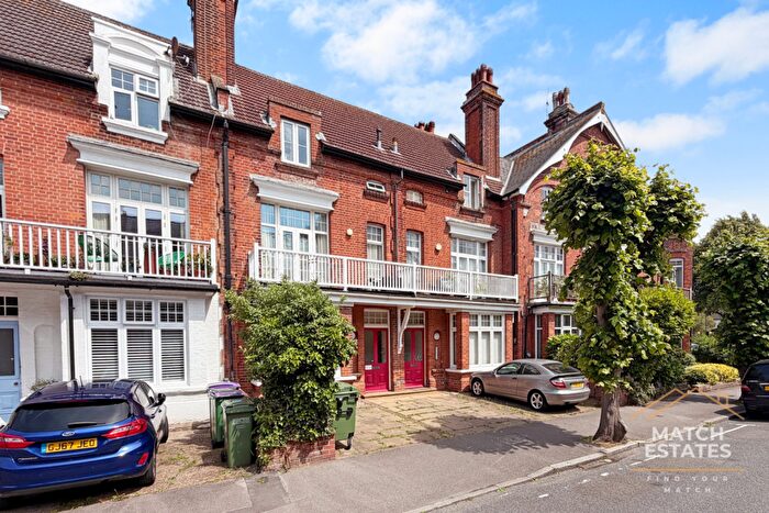 1 Bedroom Apartment For Sale In Douglas Avenue, Hythe, Kent, CT21