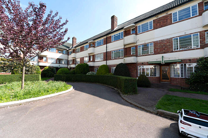 2 Bedroom Flat To Rent In Woodford Road, South Woodford, E18