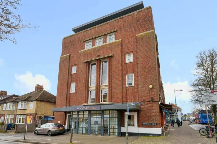 2 Bedroom Flat To Rent In Holyoake Hall, Headington, OX3