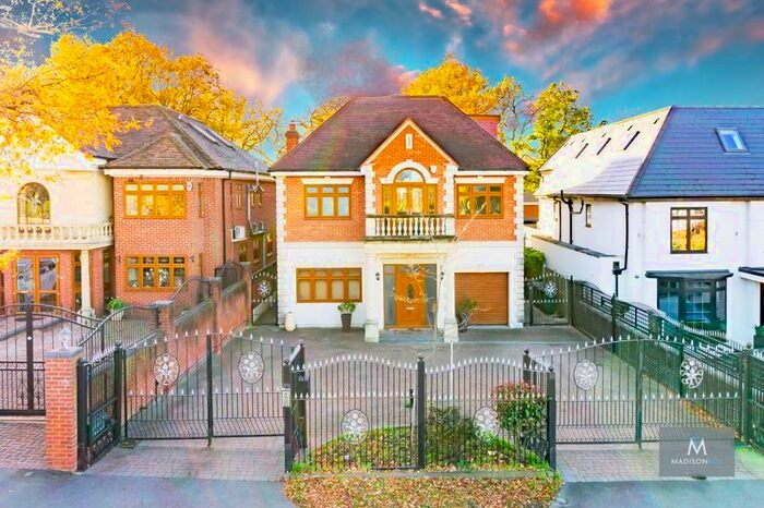 5 Bedroom Detached House To Rent In Tomswood Road, Chigwell, IG7