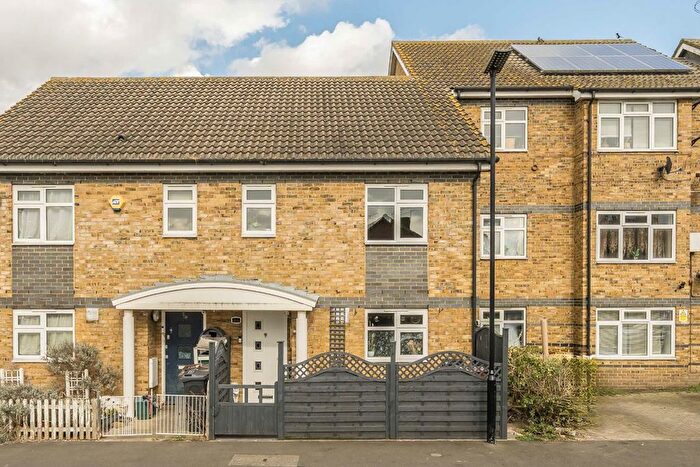 2 Bedroom Terraced House For Sale In Watermill Way, Hanworth, TW13