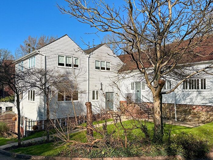 1 Bedroom Flat To Rent In Sturt Road, Haslemere, GU27