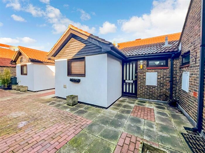 1 Bedroom Flat To Rent In The Pantiles, CM12