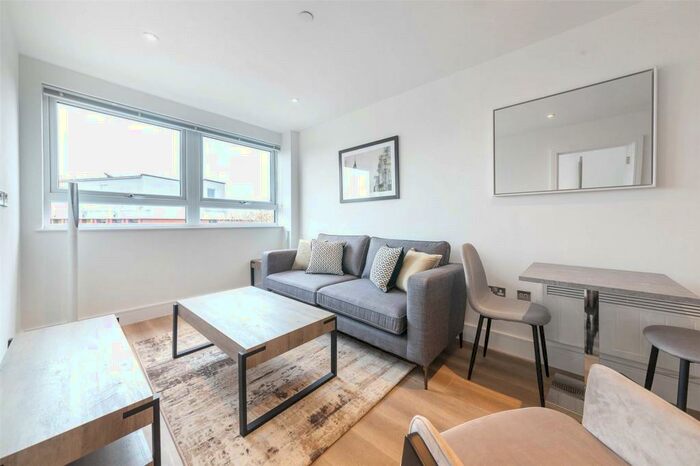 1 Bedroom Apartment To Rent In Wood Street, East Grinstead, West Sussex, RH19