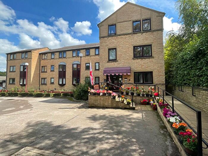 1 Bedroom Flat To Rent In Third-Floor Flat, St James Court, Bradford Road, Brighouse, West Yorkshire, HD6