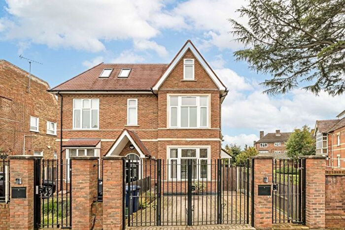 4 Bedroom End Of Terrace House To Rent In Pierrepoint Road, London, W3