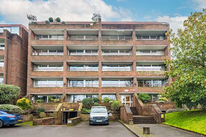 2 Bedroom Flat To Rent In Portsmouth Road, Kingston Upon Thames, KT1